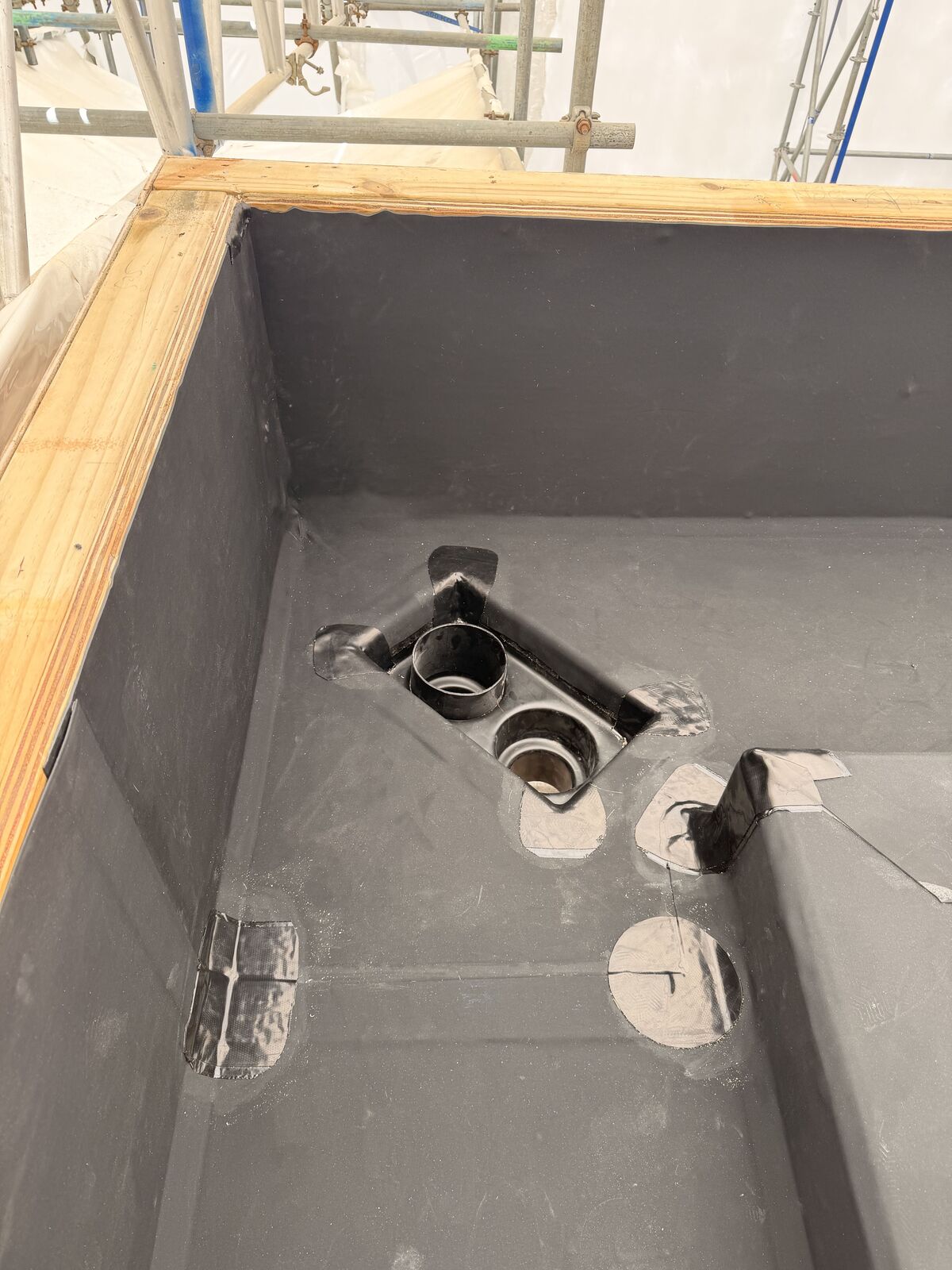 Waterproofing Specialist vs Builder: Who Should You Hire in Auckland?